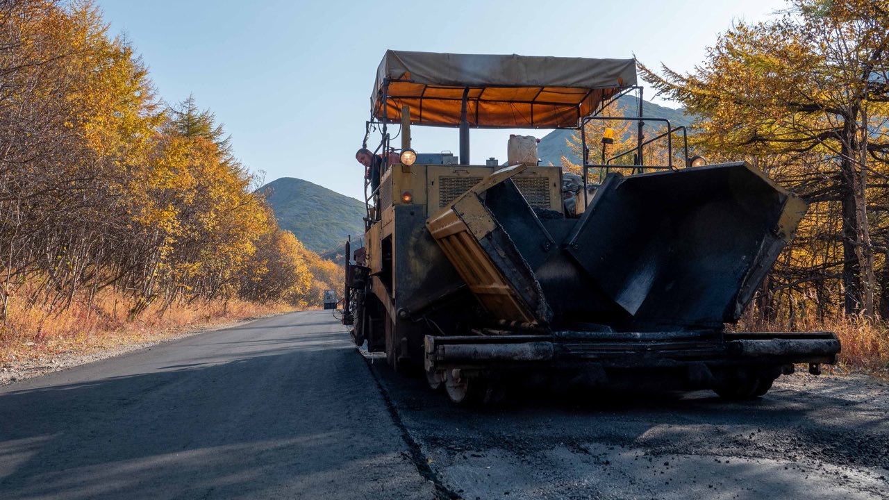 Asphalt Milling vs Concrete Milling: Why the Same Machine Needs Different Teeth